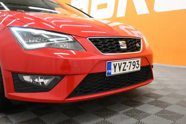 Punainen Viistoperä, Seat Leon – YVZ-793