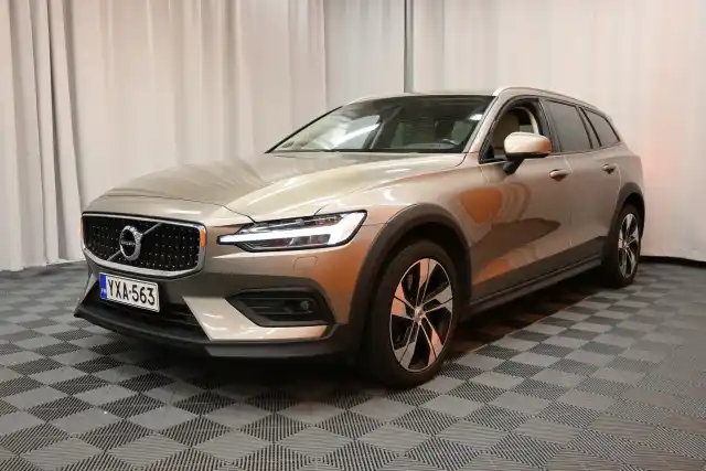 Harmaa Farmari, Volvo V60 Cross Country – YXA-563