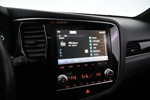 Harmaa Maastoauto, Mitsubishi Outlander PHEV – YXB-889