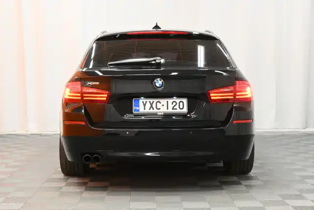 Musta Farmari, BMW 520 – YXC-120