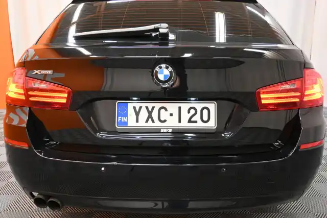 Musta Farmari, BMW 520 – YXC-120