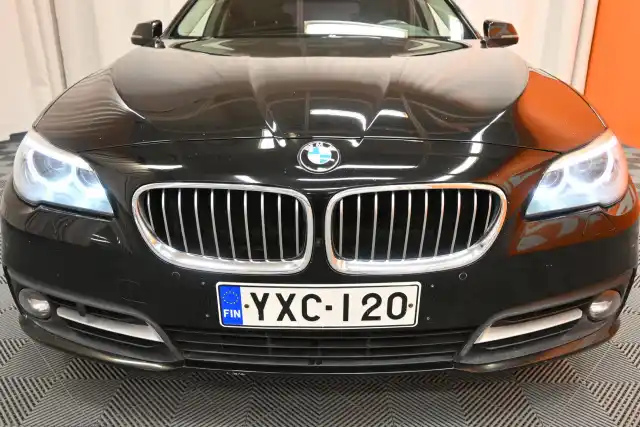 Musta Farmari, BMW 520 – YXC-120