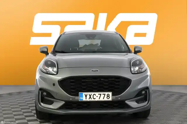 Harmaa Maastoauto, Ford Puma – YXC-778