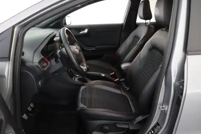 Harmaa Maastoauto, Ford Puma – YXC-778