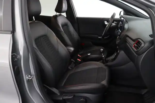 Harmaa Maastoauto, Ford Puma – YXC-778