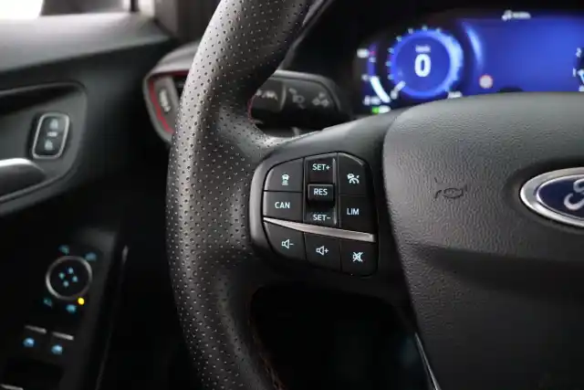 Harmaa Maastoauto, Ford Puma – YXC-778