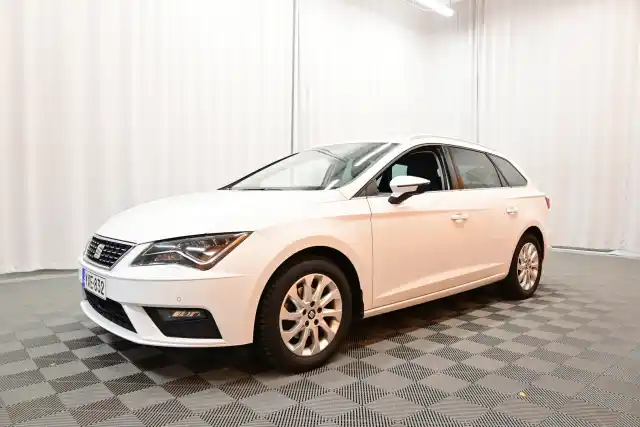 Valkoinen Farmari, Seat LEON – YXE-832