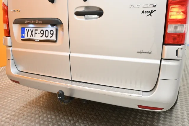 Harmaa Pakettiauto, Mercedes-Benz Vito – YXF-909