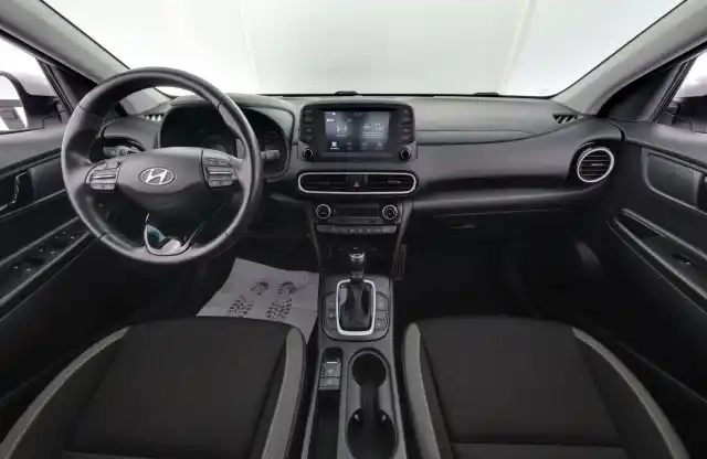 Valkoinen Maastoauto, Hyundai KONA – YXG-693