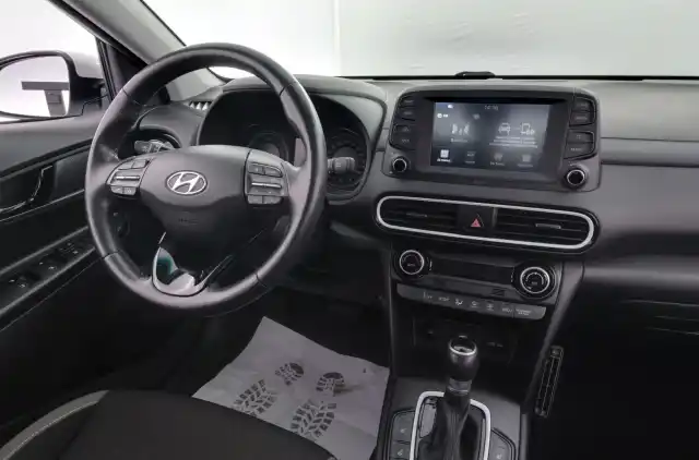 Valkoinen Maastoauto, Hyundai KONA – YXG-693