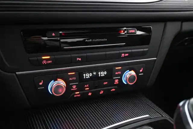 Harmaa Sedan, Audi A6 – YXG-887