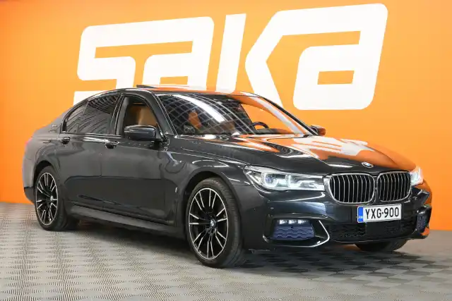 Harmaa Sedan, BMW 740 – YXG-900