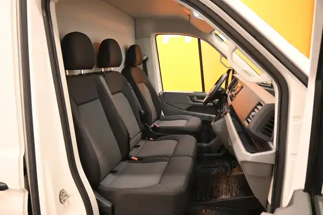 Valkoinen Pakettiauto, Volkswagen Crafter – YXH-109