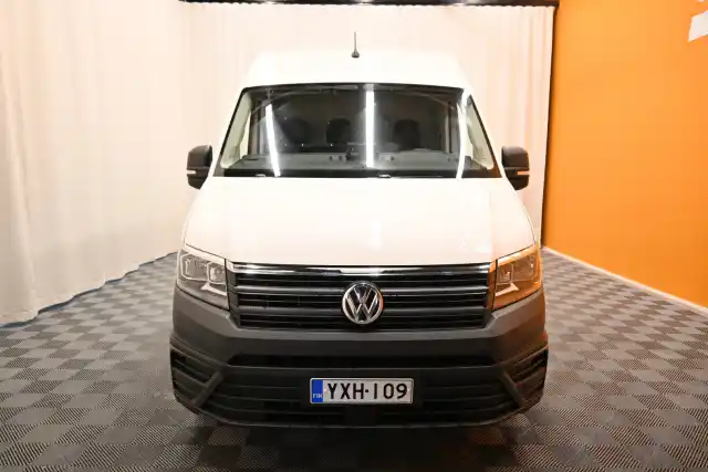 Valkoinen Pakettiauto, Volkswagen Crafter – YXH-109