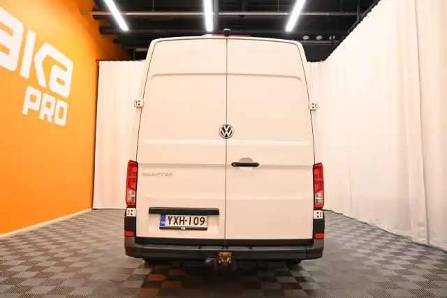 Valkoinen Pakettiauto, Volkswagen Crafter – YXH-109