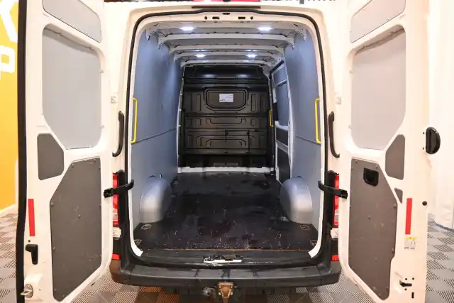 Valkoinen Pakettiauto, Volkswagen Crafter – YXH-109