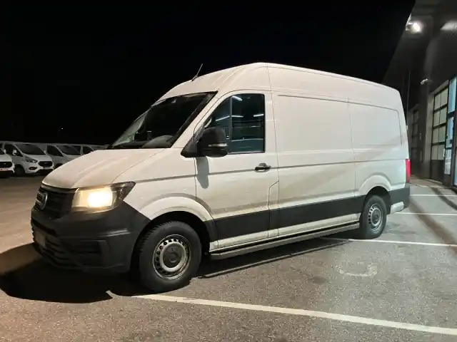 Valkoinen Pakettiauto, Volkswagen Crafter – YXH-113