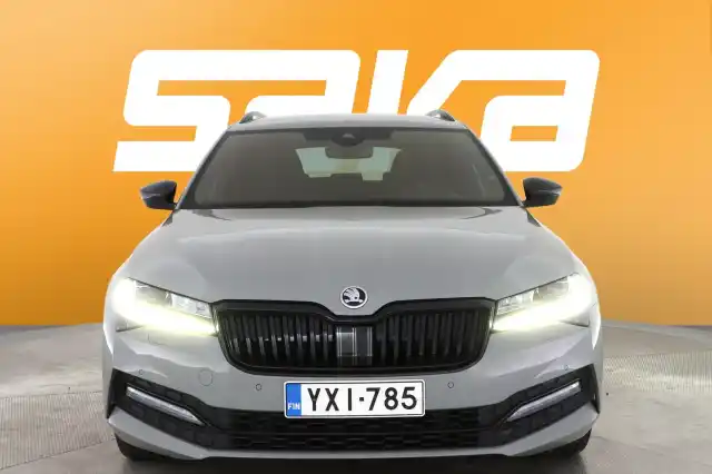 Harmaa Farmari, Skoda Superb – YXI-785