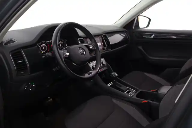 Harmaa Maastoauto, Skoda Kodiaq – YXI-788