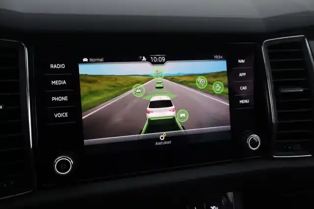 Harmaa Maastoauto, Skoda Kodiaq – YXI-788