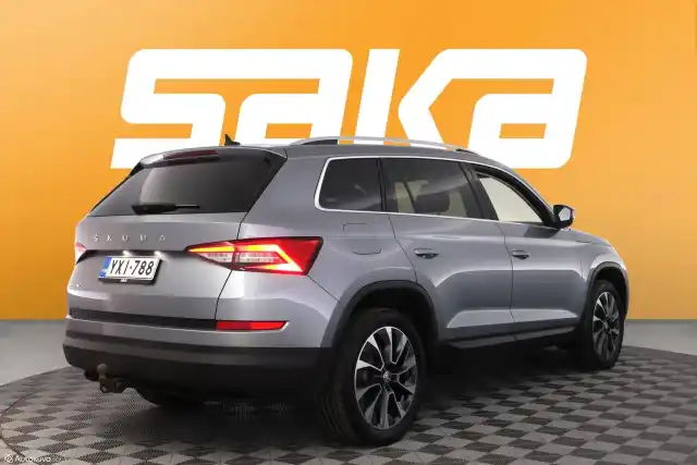 Harmaa Maastoauto, Skoda Kodiaq – YXI-788