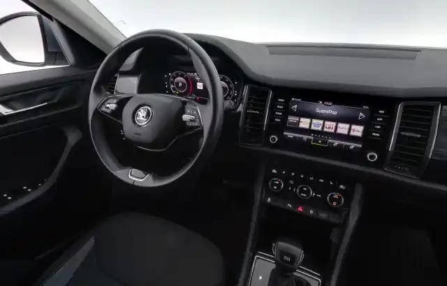 Harmaa Maastoauto, Skoda Kodiaq – YXI-788