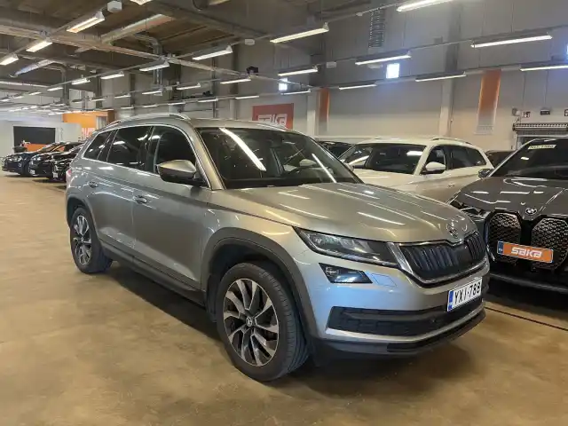 Harmaa Maastoauto, Skoda Kodiaq – YXI-788