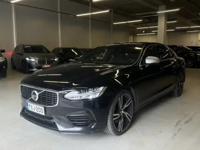 Musta Sedan, Volvo S90 – YXJ-200