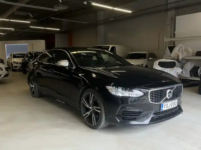 Musta Sedan, Volvo S90 – YXJ-200