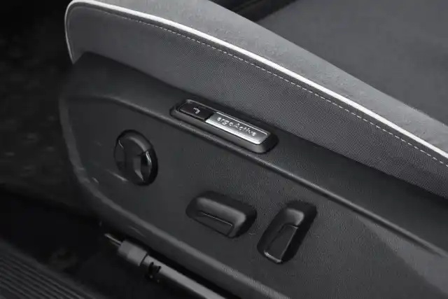 Valkoinen Viistoperä, Volkswagen ID.3 – YXJ-525