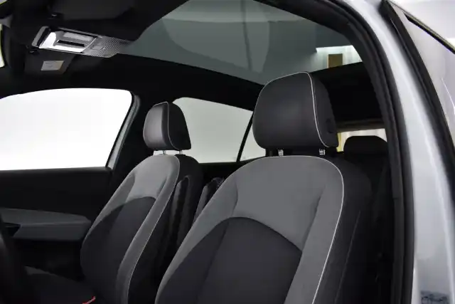 Valkoinen Viistoperä, Volkswagen ID.3 – YXJ-525