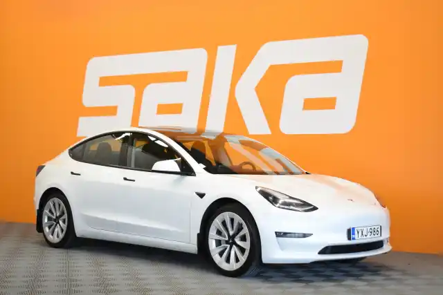 Valkoinen Sedan, Tesla Model 3 – YXJ-986