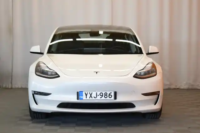 Valkoinen Sedan, Tesla Model 3 – YXJ-986