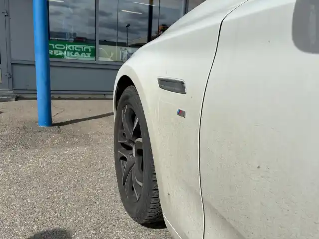Valkoinen Sedan, BMW 530 Gran Turismo – YXK-504