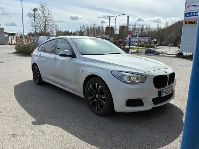 Valkoinen Sedan, BMW 530 Gran Turismo – YXK-504