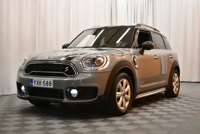 Harmaa Maastoauto, Mini Countryman – YXK-588