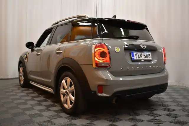 Harmaa Maastoauto, Mini Countryman – YXK-588