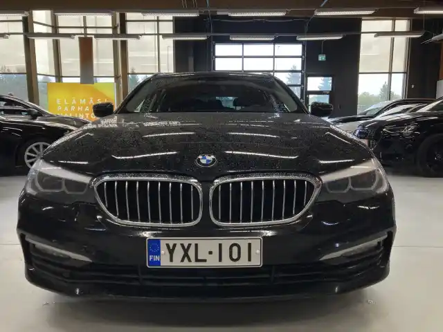 Musta Farmari, BMW 520 – YXL-101