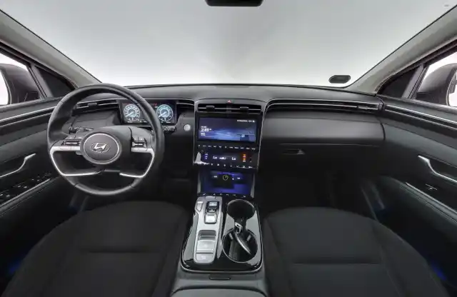 Musta Maastoauto, Hyundai Tucson – YXL-313