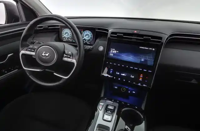 Musta Maastoauto, Hyundai Tucson – YXL-313