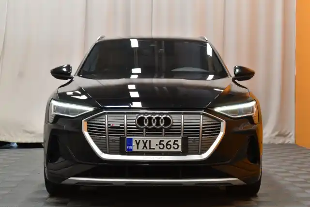 Musta Viistoperä, Audi e-tron – YXL-565