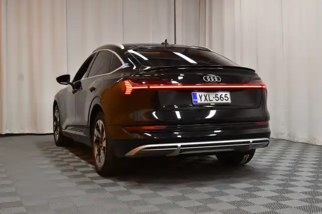 Musta Viistoperä, Audi e-tron – YXL-565