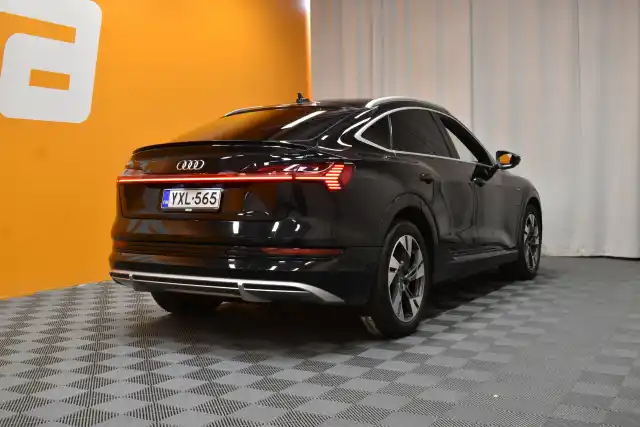 Musta Viistoperä, Audi e-tron – YXL-565