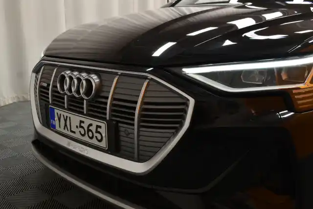 Musta Viistoperä, Audi e-tron – YXL-565