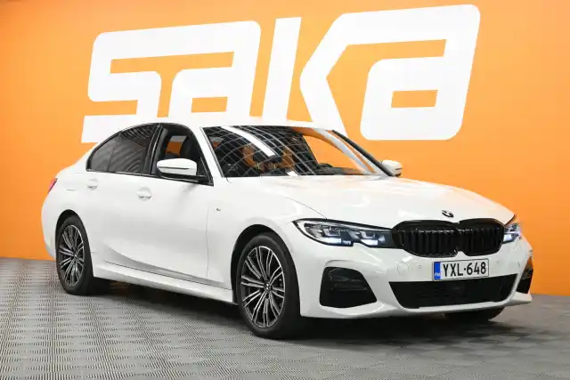 Valkoinen Sedan, BMW 320 – YXL-648