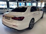 Valkoinen Sedan, Mercedes-Benz E – YXM-211, kuva 2