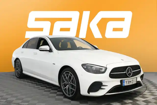 Valkoinen Sedan, Mercedes-Benz E – YXM-211