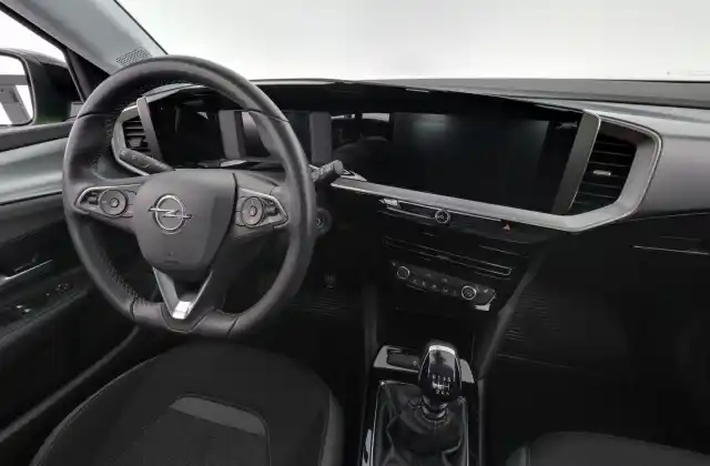 Vihreä Maastoauto, Opel Mokka – YXM-557