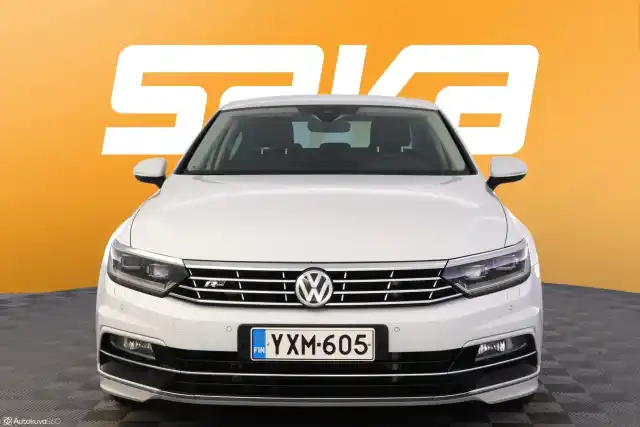 Valkoinen Sedan, Volkswagen Passat – YXM-605