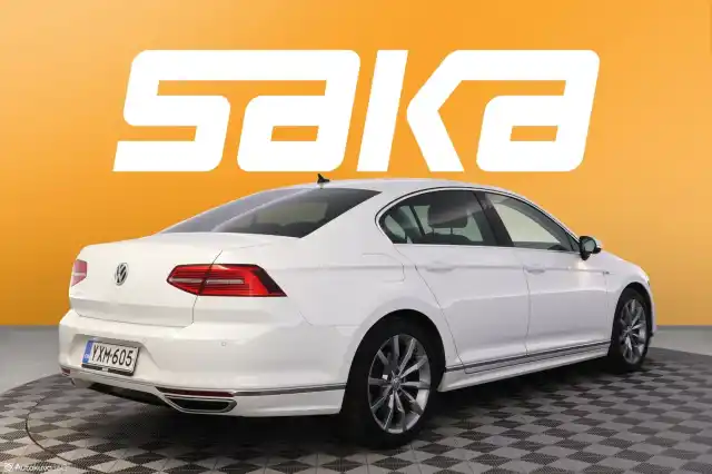 Valkoinen Sedan, Volkswagen Passat – YXM-605